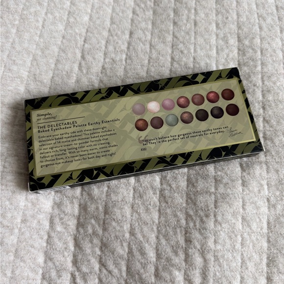 Laura Geller Earthy Essentials Baked Eyeshadow Palette - Picture 3 of 9